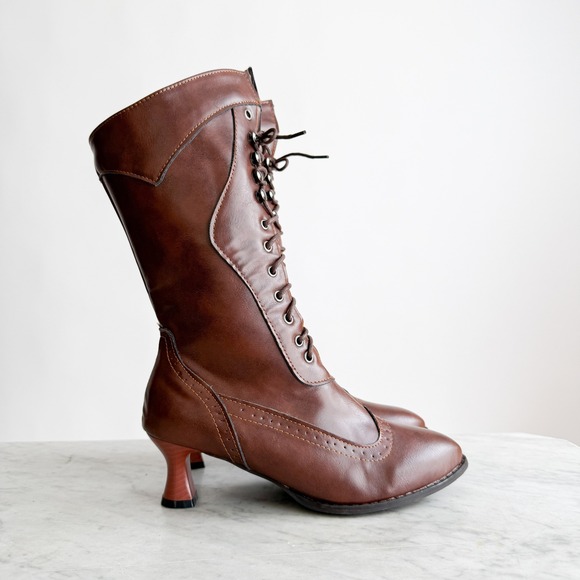 Victorian style vtg brown faux leather lace up boots size 7.5 - Picture 1 of 6